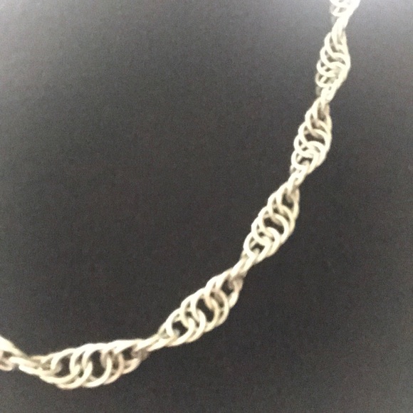 Chainmaille everyday necklace and earrings set - Picture 5 of 6